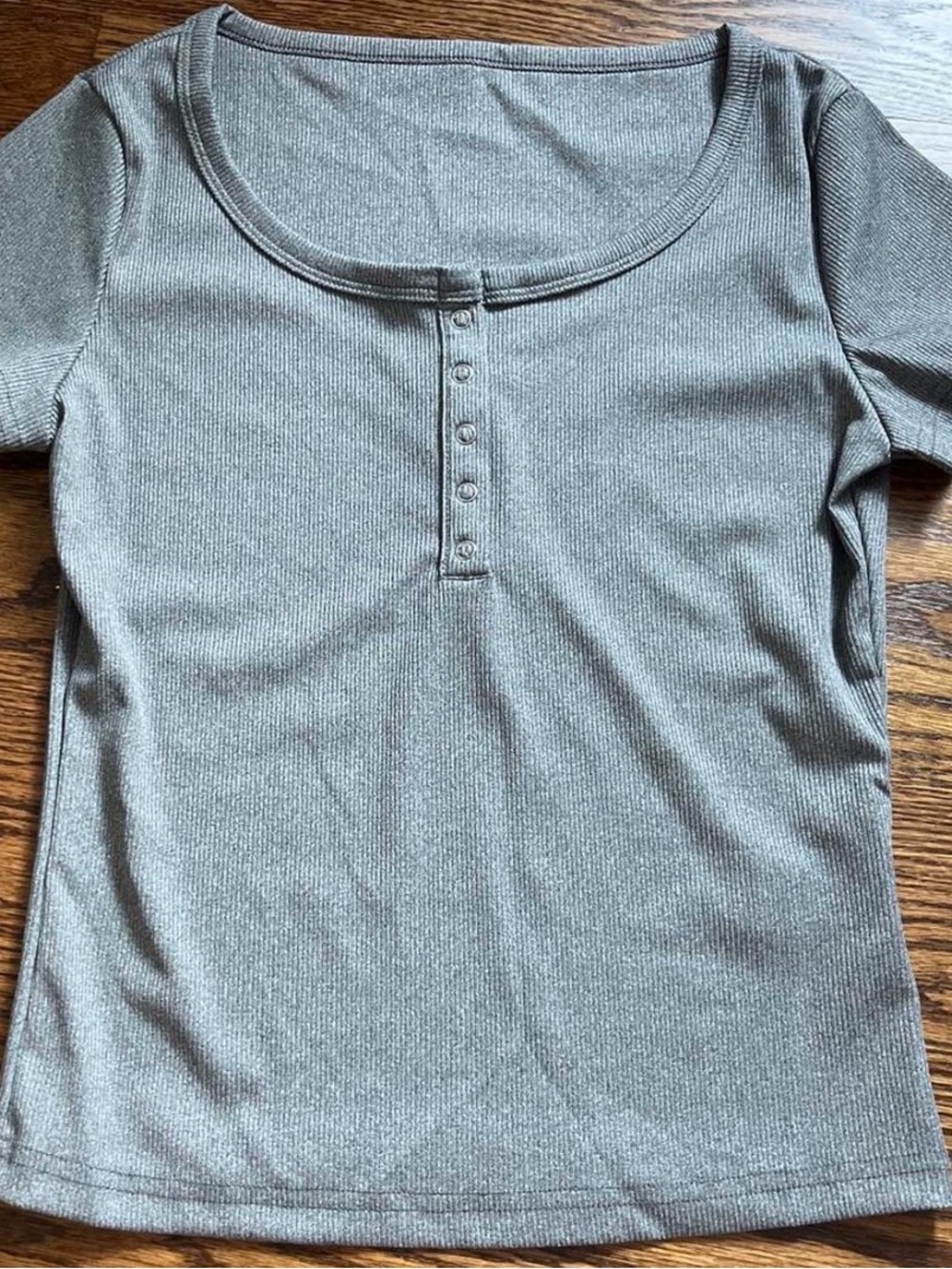 Women’s Ribbed Henley Scoop Neck Tee - Gray
